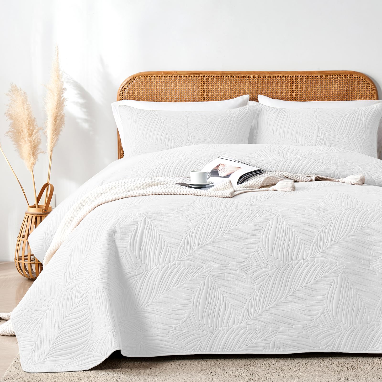 Oarage King Quilt Bedding Set Lightweight Soft White Bedspread Coverlet With Leaf Pattern,Ultrasonic Microfiber Bed Cover Set Fo